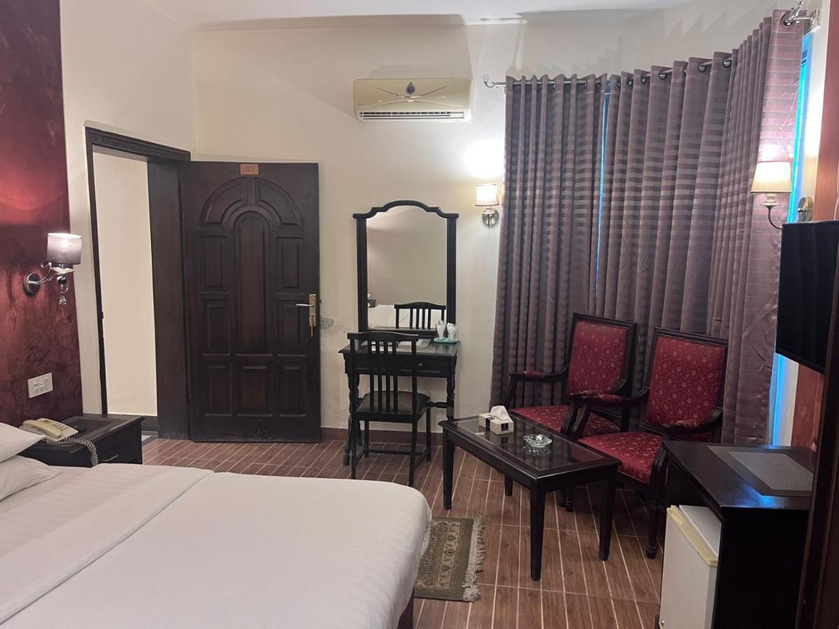 Shelton Hotel Rawalpindi Dış mekan fotoğraf